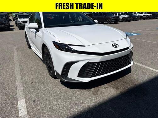 Ice 2026 Toyota Camry SE