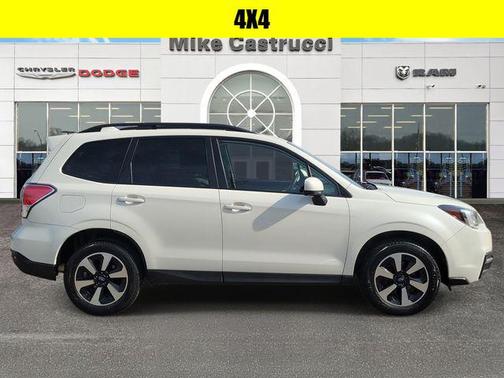 Crystal White Pearl 2018 Subaru Forester 2.5i Premium