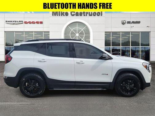 Summit White 2022 GMC Terrain AWD AT4