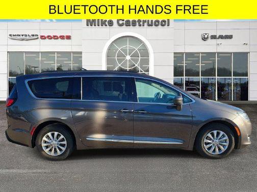 Granite Crystal Metallic Clearcoat 2017 Chrysler Pacifica Touring-L