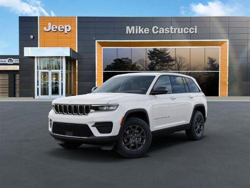Bright White Clearcoat 2027 Jeep Grand Cherokee Laredo