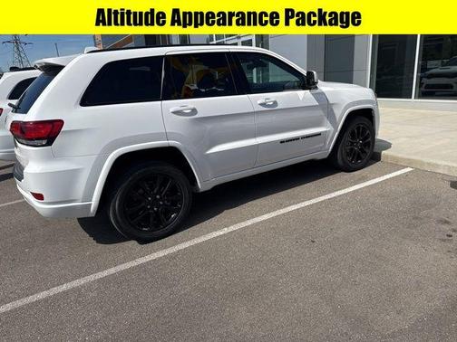 2022 Jeep Grand Cherokee Laredo