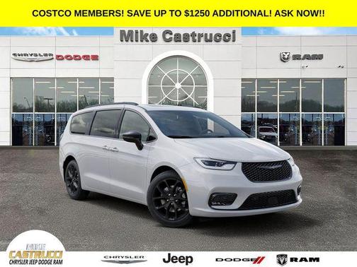 Bright White Clearcoat 2026 Chrysler Pacifica Limited