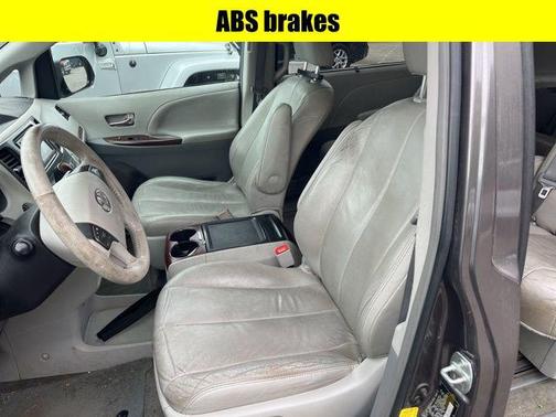 2013 Toyota Sienna XLE