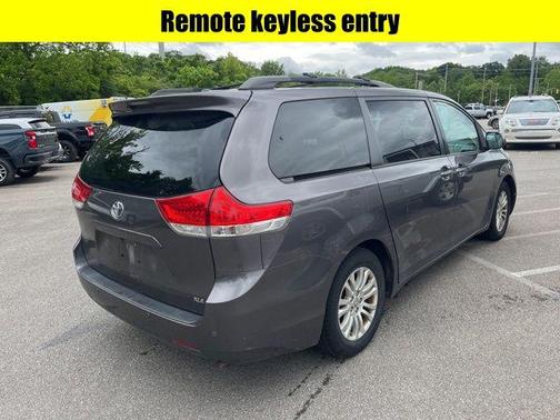 2013 Toyota Sienna XLE