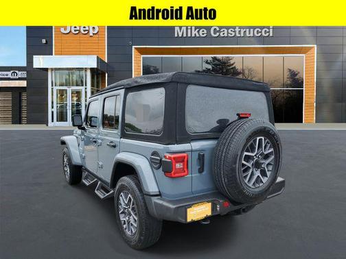 2024 Jeep Wrangler 4-Door Sahara 4x4