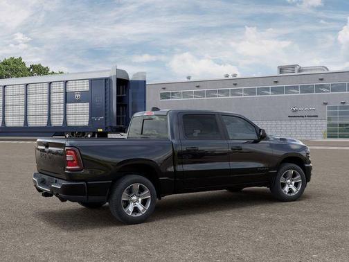 Diamond Black Crystal Pearlcoat 2026 RAM 1500 Express