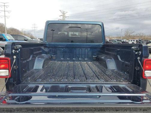 2025 Jeep Gladiator Nighthawk