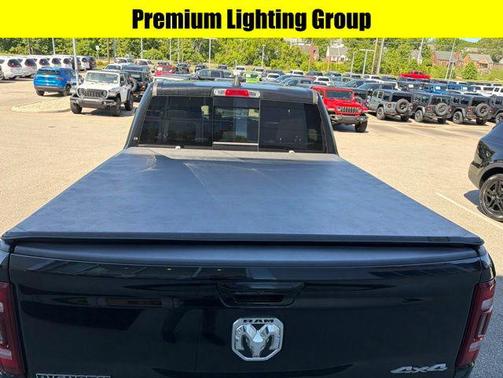 Diamond Black Crystal Pearlcoat 2022 RAM 1500 Big Horn/Lone Star