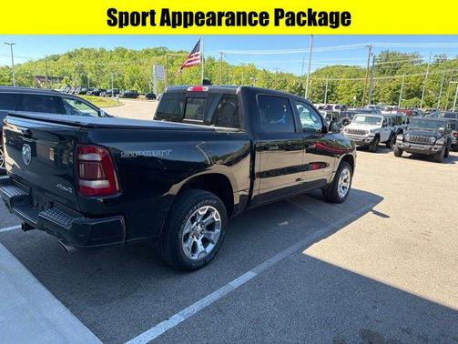 Diamond Black Crystal Pearlcoat 2022 RAM 1500 Big Horn/Lone Star