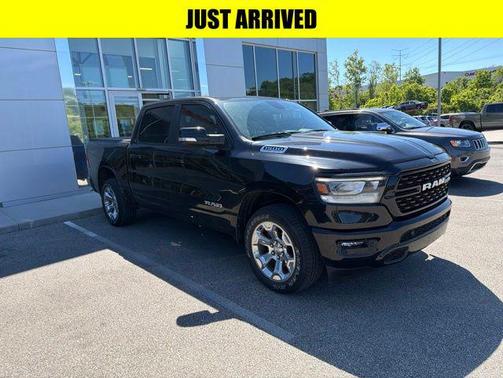 Diamond Black Crystal Pearlcoat 2022 RAM 1500 Big Horn/Lone Star