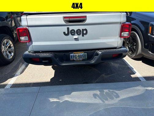 Silver Zynith Clearcoat 2023 Jeep Gladiator Sport S