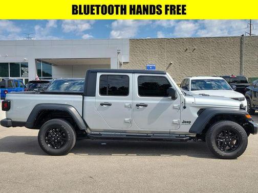 Silver Zynith Clearcoat 2023 Jeep Gladiator Sport S