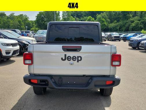 Silver Zynith Clearcoat 2023 Jeep Gladiator Sport S
