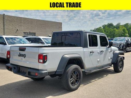 Silver Zynith Clearcoat 2023 Jeep Gladiator Sport S