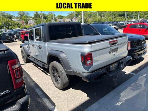 Silver Zynith Clearcoat 2023 Jeep Gladiator Sport S