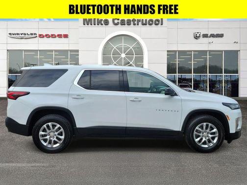 Summit White 2022 Chevrolet Traverse LS