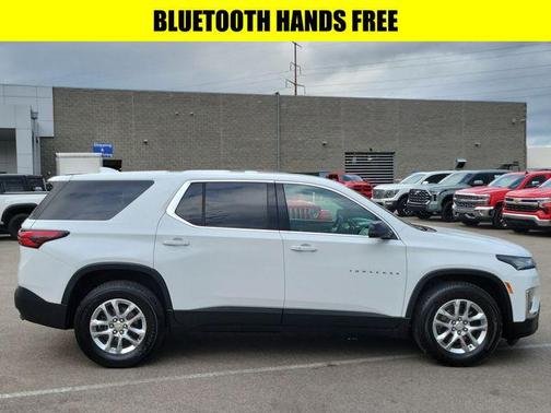 Summit White 2022 Chevrolet Traverse LS