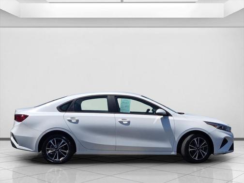 White 2023 Kia Forte