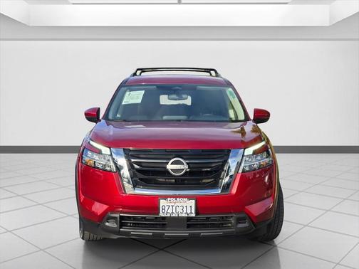 2022 Nissan Pathfinder SV
