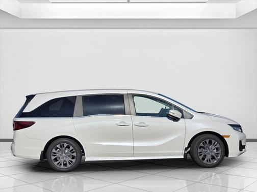 Platinum White Pearl 2026 Honda Odyssey Touring