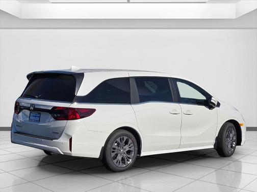 Platinum White Pearl 2026 Honda Odyssey Touring