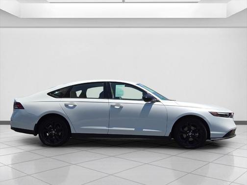 Platinum White 2025 Honda Accord SE