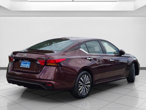 Garnet Pearl 2023 Nissan Altima 2.5 SV