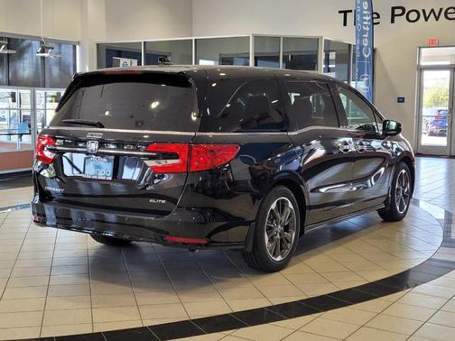 Crystal Black Pearl 2023 Honda Odyssey Elite