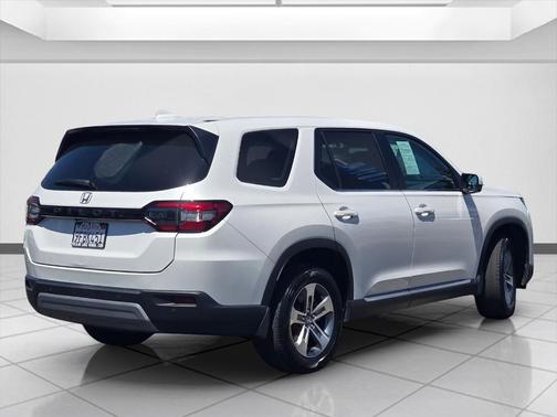 White 2023 Honda Pilot EX-L 8-Passenger