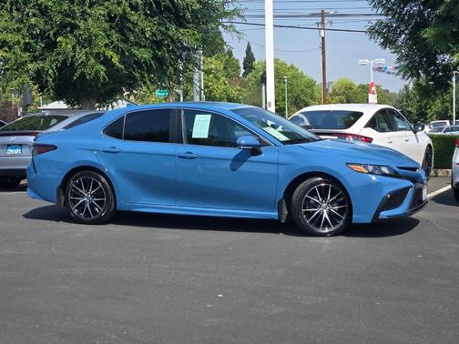 2023 Toyota Camry SE