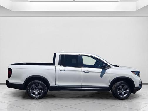 White 2024 Honda Ridgeline TrailSport