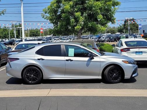2022 Toyota Camry SE