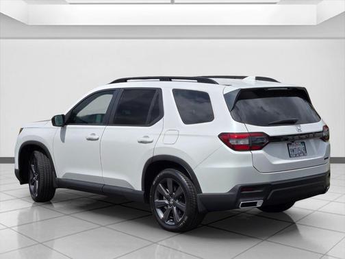Platinum White Pearl 2025 Honda Pilot Sport