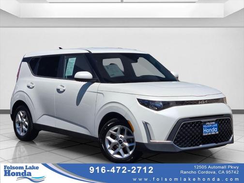 White 2023 Kia Soul