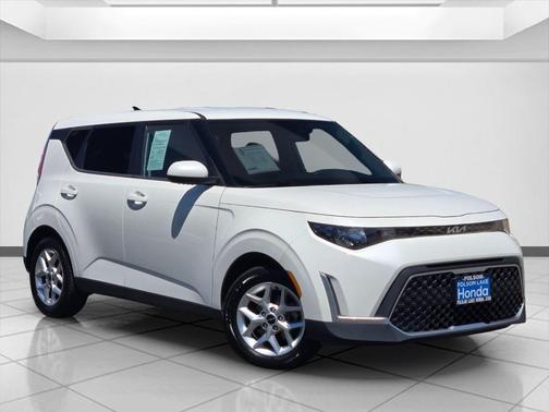 White 2023 Kia Soul