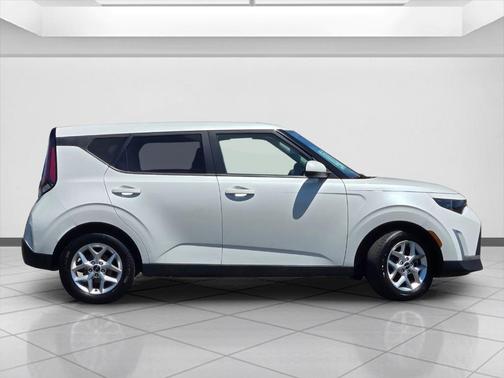 White 2023 Kia Soul