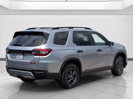 Lunar Silver 2025 Honda Pilot TrailSport