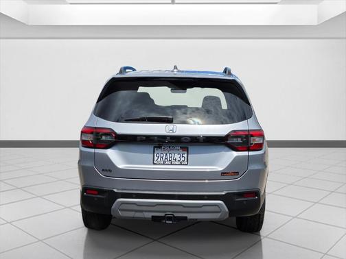 Lunar Silver 2025 Honda Pilot TrailSport