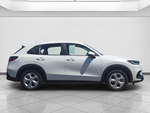 Platinum White Pearl 2023 Honda HR-V LX