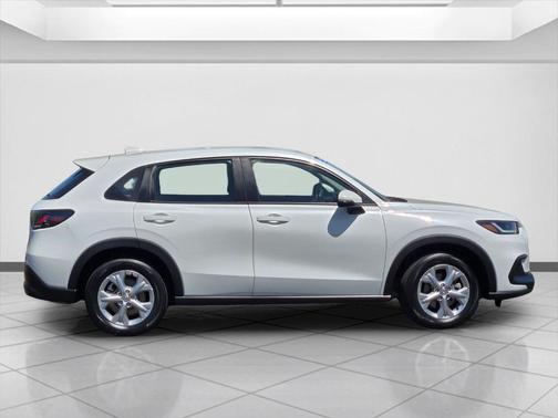 White 2024 Honda HR-V LX