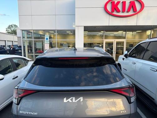 Silver 2023 Kia Sportage EX