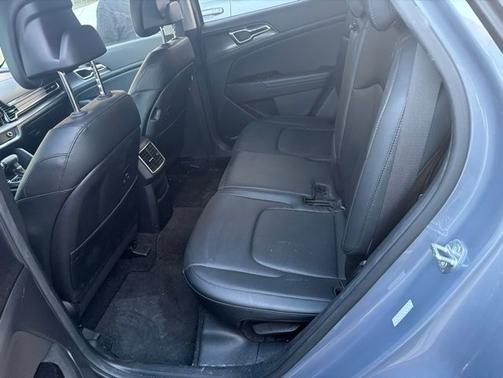 Silver 2023 Kia Sportage EX