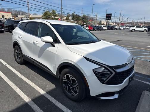 Snow White Pearl 2024 Kia Sportage LX