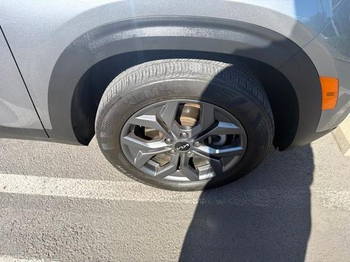 Steel Gray 2024 Kia Seltos LX