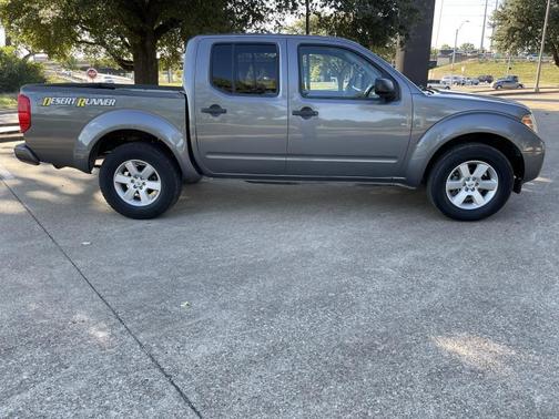 Photo 2 of 26 of 2016 Nissan Frontier Desert Runner