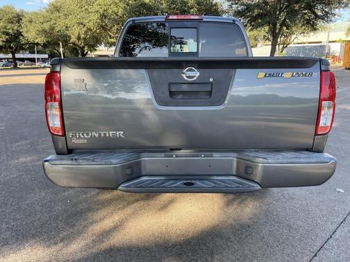 Photo 4 of 26 of 2016 Nissan Frontier Desert Runner
