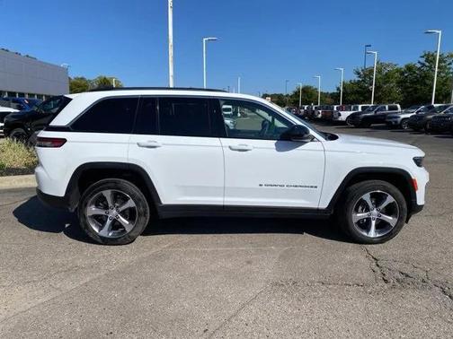 2023 Jeep Grand Cherokee Laredo 4x4