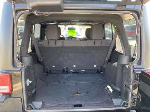 Photo 5 of 28 of 2017 Jeep Wrangler Unlimited Sport
