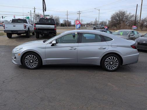 2023 Hyundai SONATA Hybrid SE